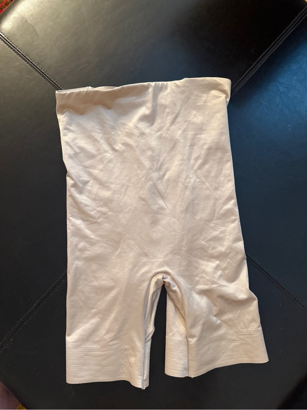 TC Highrise Shapewear Size L, Small tear in back